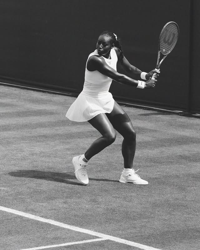 Backhand in black and white, Wimbledon 2026